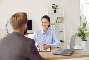 como se comportar em uma entrevista de emprego